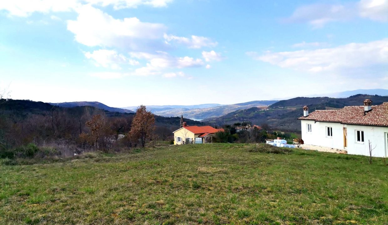 Z-675 Building plot with 1.576 m² with beautiful panoramic view - near Pazin - for sale