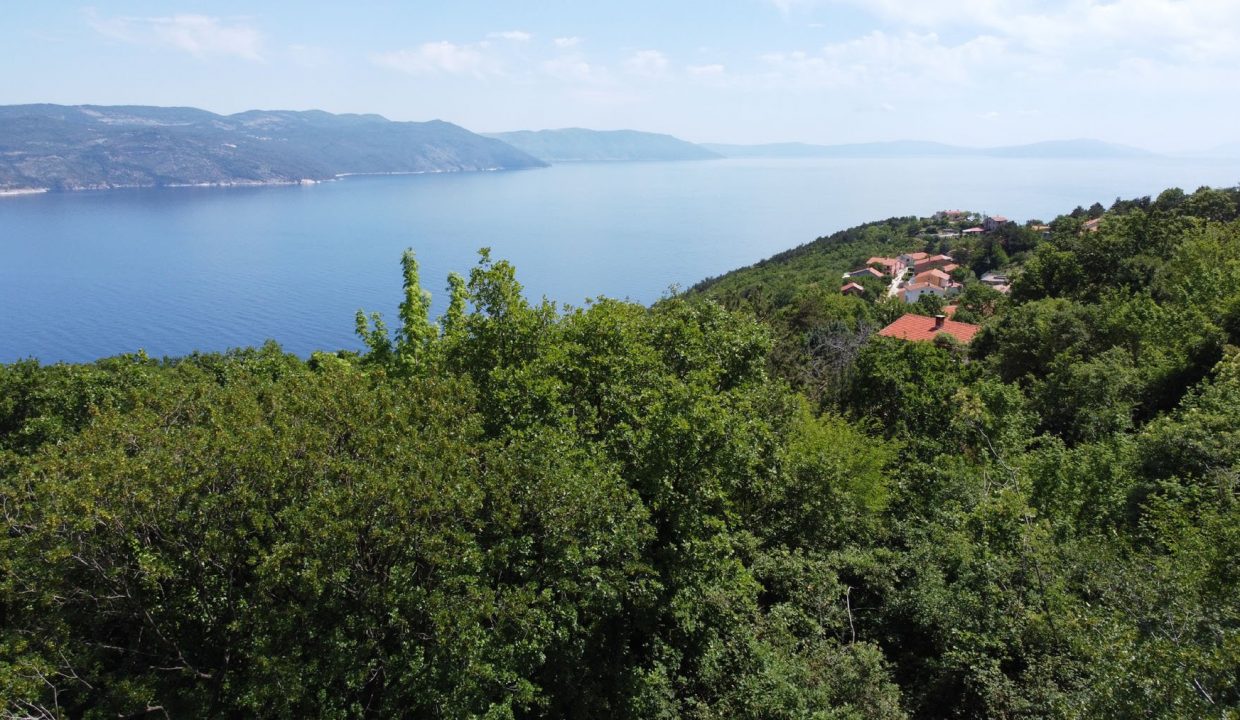 O-623 Land with beautiful sea views overlooking the island of Cres and Rijeka.