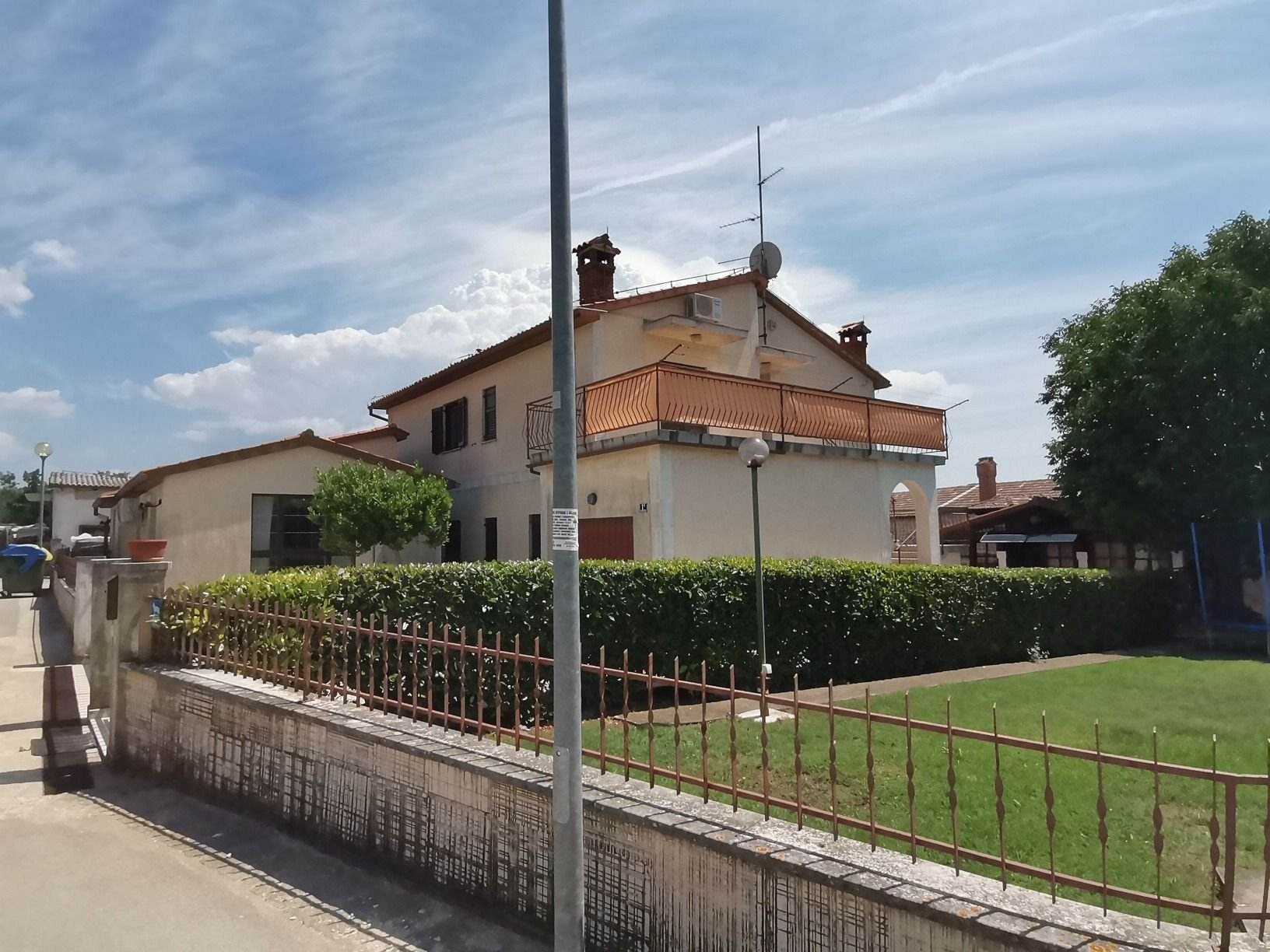 P-629 Poreč  House and commercial property . 580 m2 sea view sale