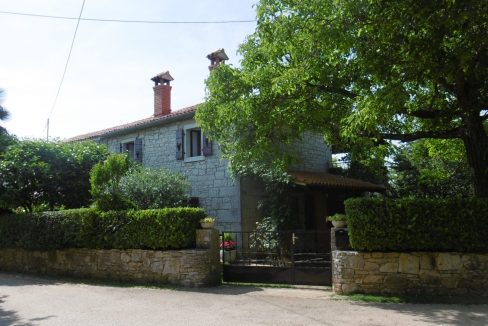 Z-881 Property with 2 stone houses 4.550 m² of land and 77000 m² agricultural land in a small village quiet location