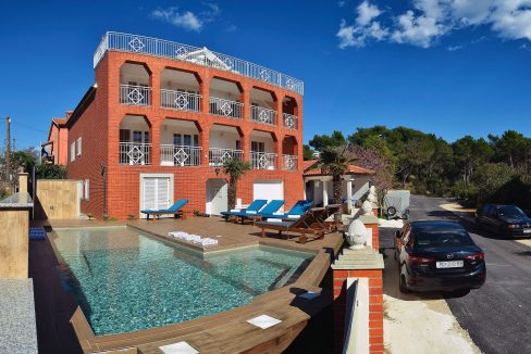 PU-479 Apartment house with sea view and pool - rental property with 4 apartments - only approx. 200 m from the sea