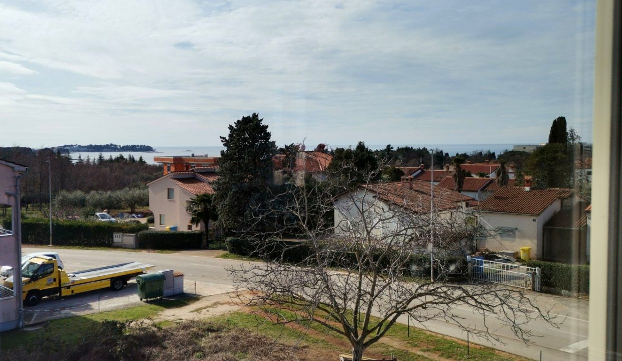 P-272 Modern apartment only about 600 m from the sea -110 m2 Porec - sea view - for sale