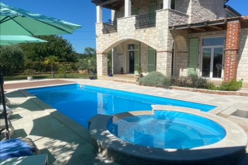 Z-03 detached stone house with pool - 218 m2 - near Baderna - approx 16 km from Porec and sea - for sale.