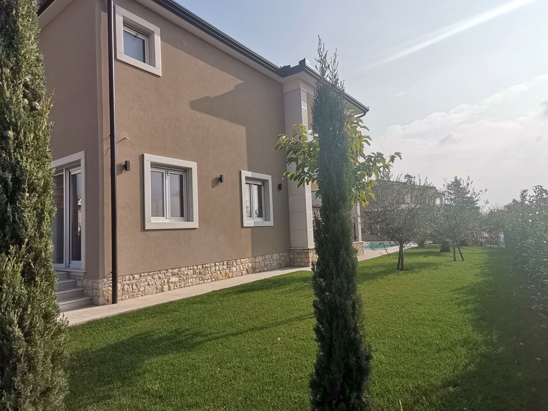 U-10 High quality villa with pool – only 700 m from the sea – north of Umag – for sale